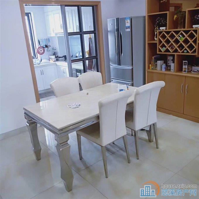 城西柏顿家园精装四室有车位2800元