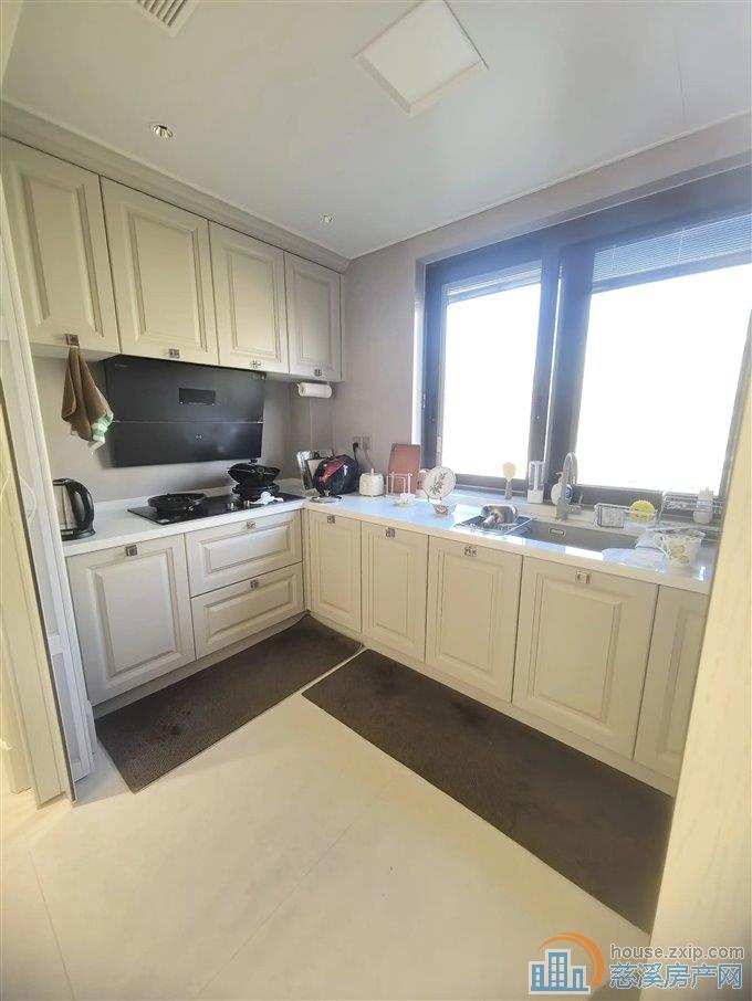 俯院江南洋房，豪华装修中间楼层278万