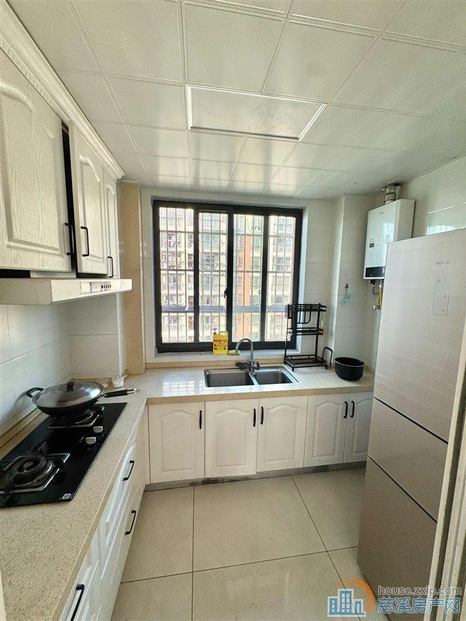 兴隆苑122平137万送车位三开间户型