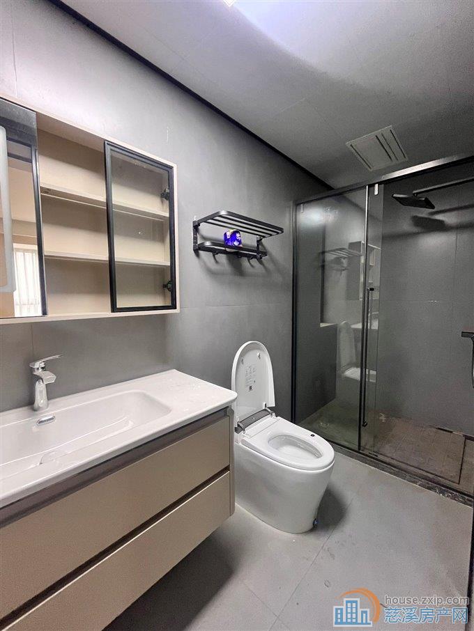 泊蔚里130平全新装修，带车位