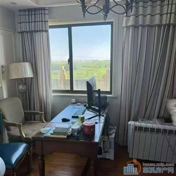 白金湾132平自住精装修125.8万直接