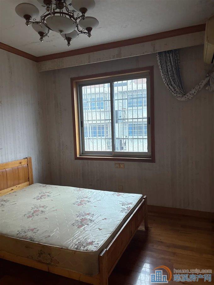 吉祥新村 简装150平方105万带车库