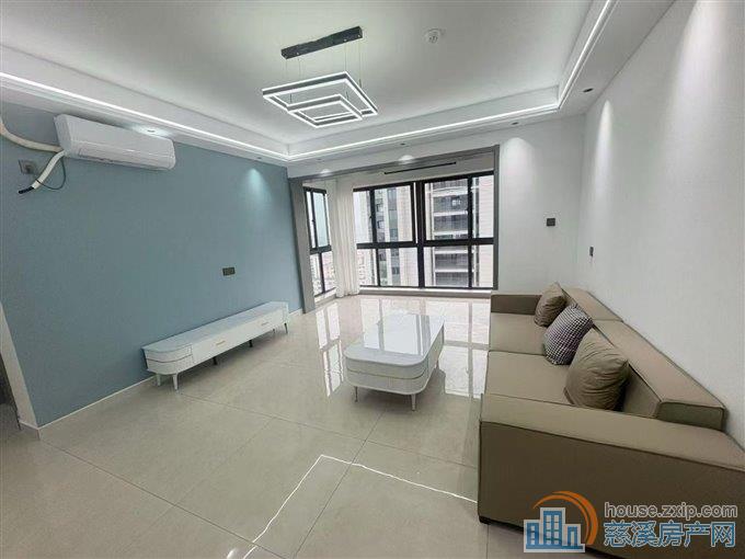 新河坊旁东越府 三室 3000/月