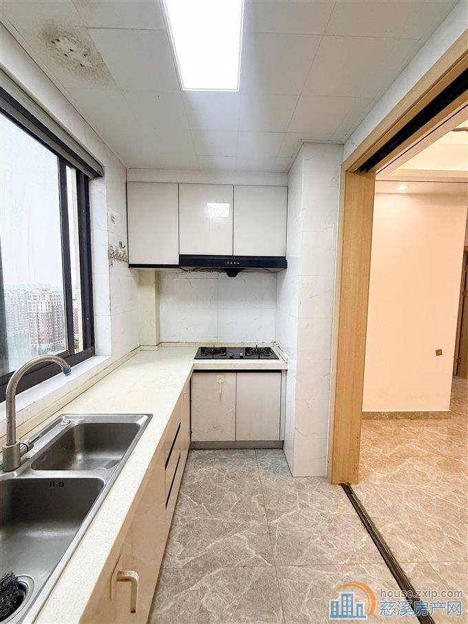 银泰旁 保利俯院江南 三房二卫 好楼层 