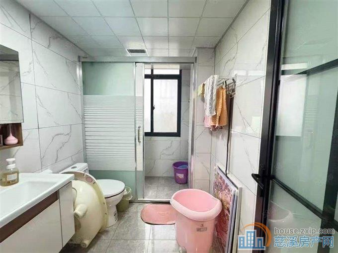 吾悦华府132平方三室两厅两卫直接房源