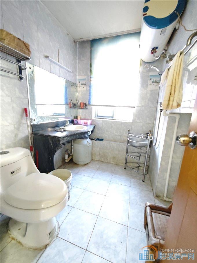 慈兴小区3楼74平+储藏室自住精装直接钥