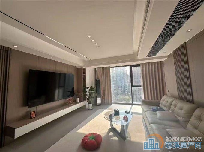 泊蔚里130平婚装黄金楼层带车位满2年