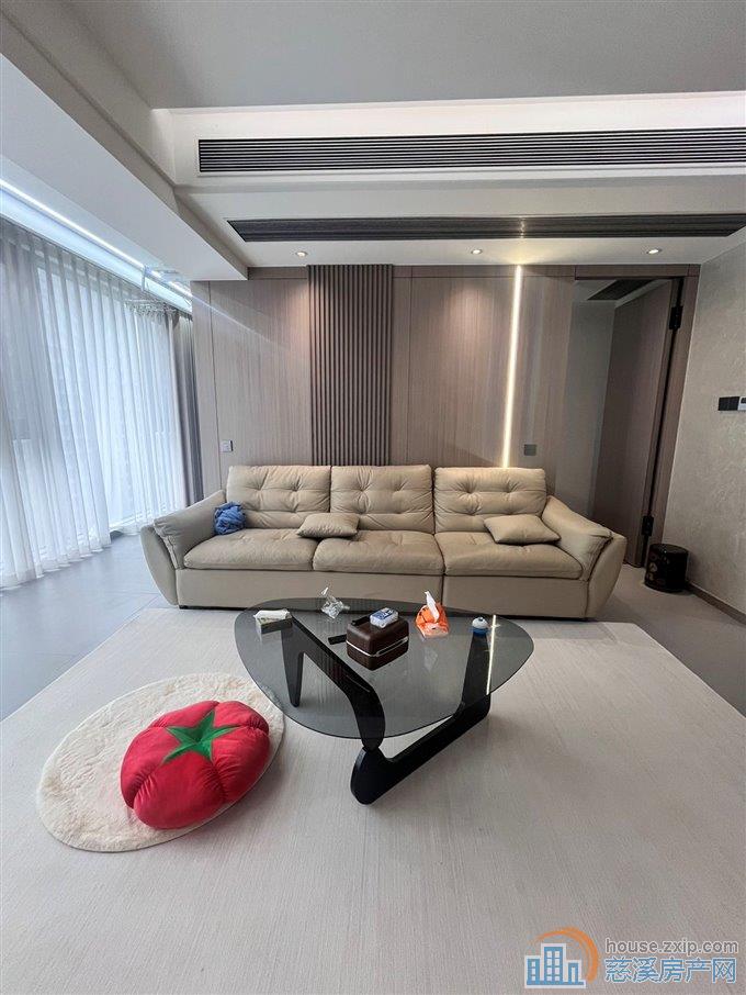 泊蔚里130平全新装修，带车位