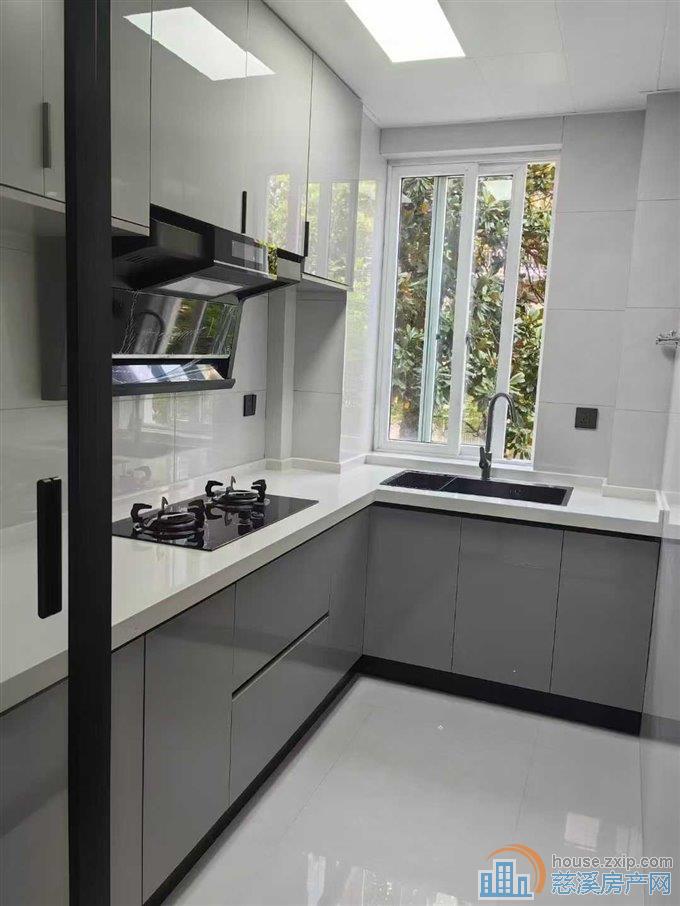 景和家园1楼64.69平+储藏间全新精装