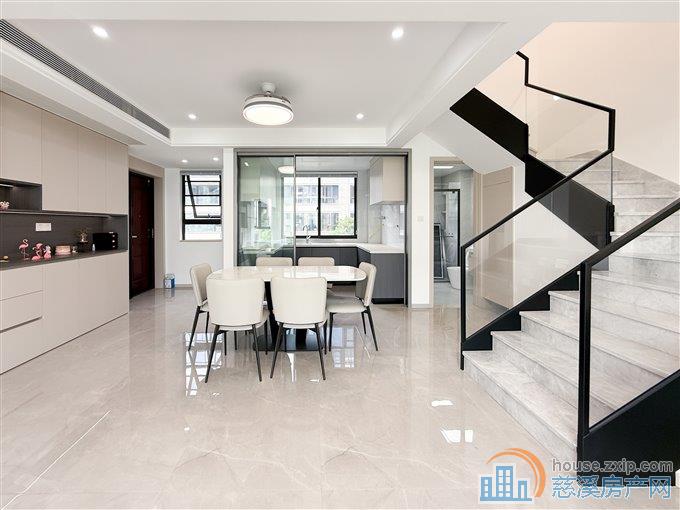 珑玥府 叠墅 精装一天都没住过 送车位