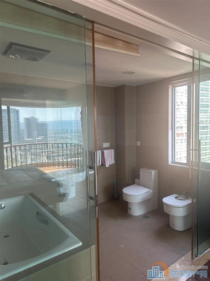 东方明珠城 LW位置 带双车位 欢迎联系