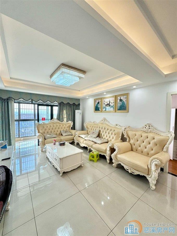 兴隆苑122平137万送车位三开间户型