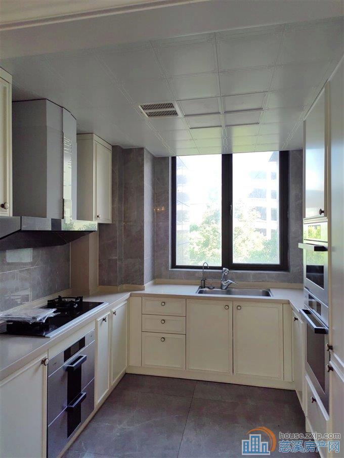 保利天悦湾228平188万精装