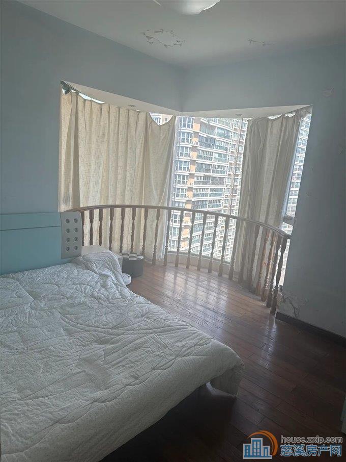 东方明珠城 LW位置 带双车位 欢迎联系