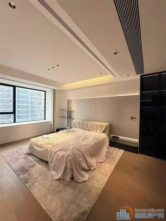 泊蔚里200平豪装未住350万