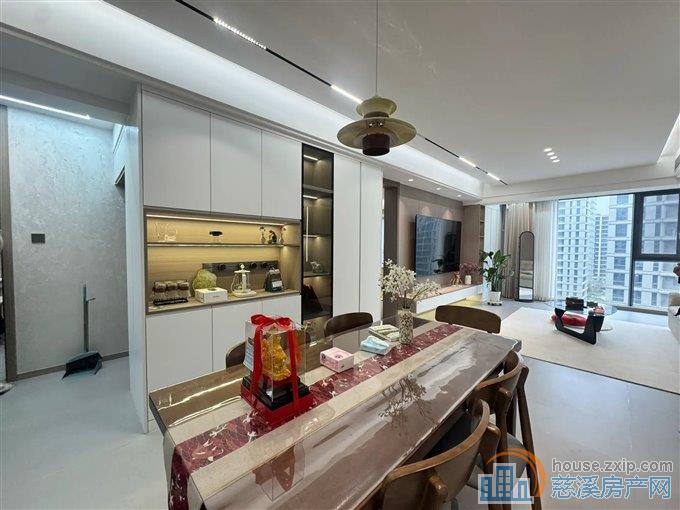 泊蔚里 精装修 130平 260万