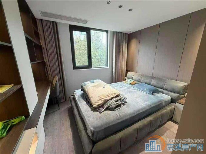 舜韵华庭3楼138平豪装送车库92.8万