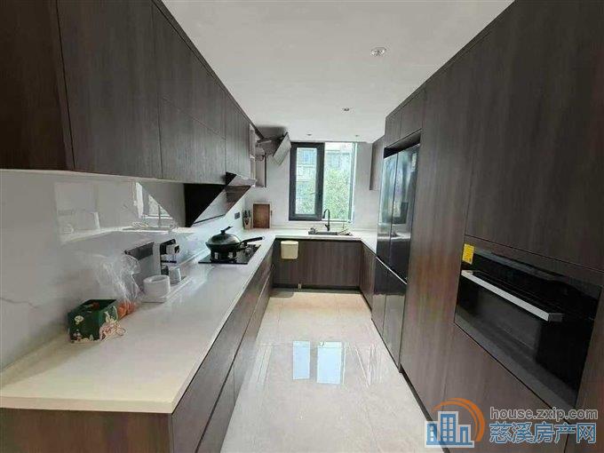 舜韵华庭3楼138平豪装送车库92.8万