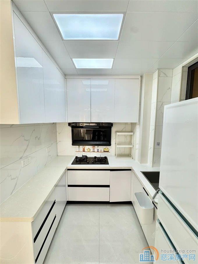 观湖佳苑93平130万精装修景观房