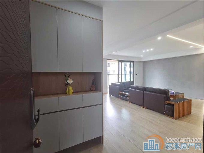 中海湖心半岛电梯洋房两室两卫带车位直接钥