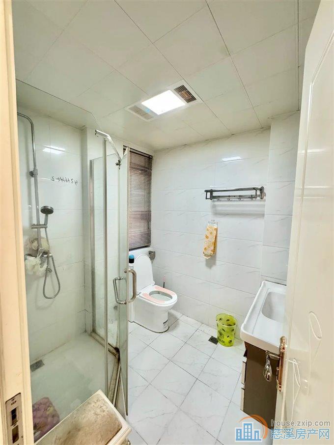 兴隆苑   电梯洋房带车位杂物间