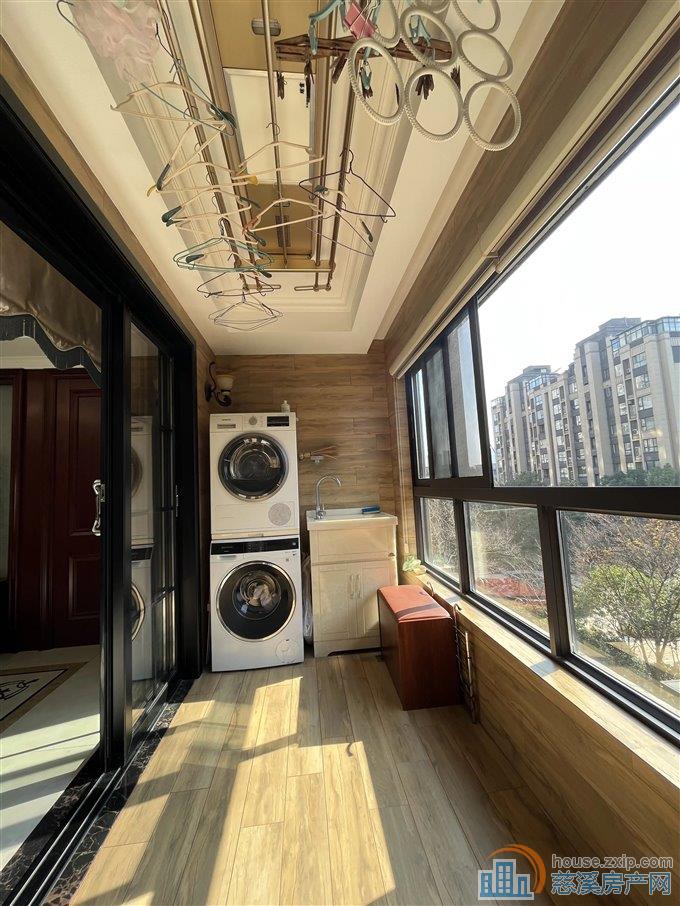 金仕华庭 精装修 黄金楼层137平220