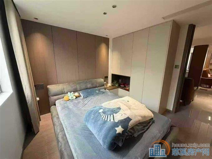 舜韵华庭3楼138平豪装送车库92.8万