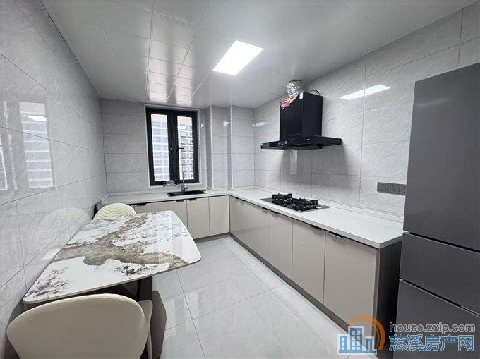 紫阙台一室一厅带阳台出租