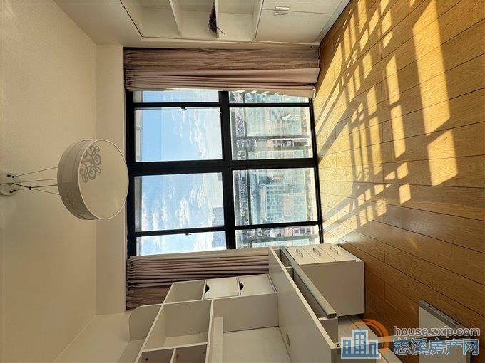 集贤斩中上层152平精装三室2800元 