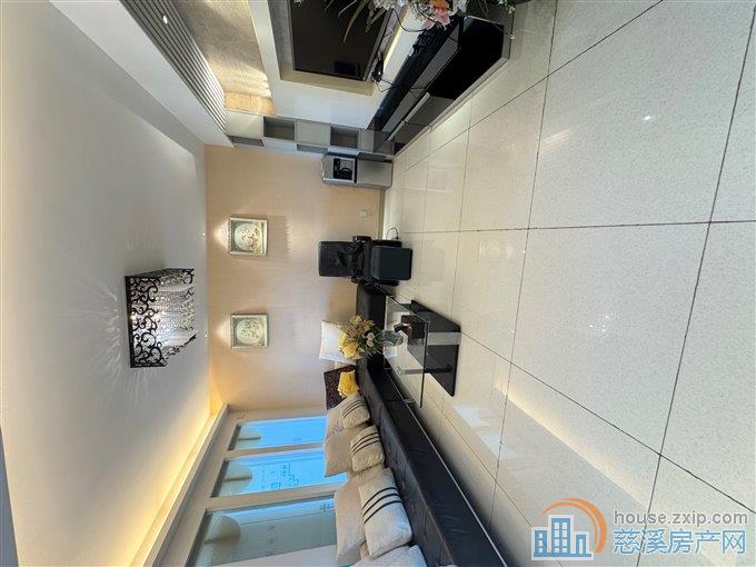 集贤斩中上层152平精装三室2800元 