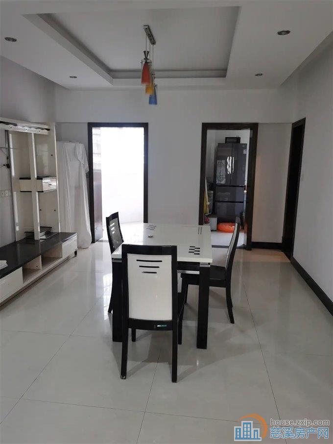 东方明珠城 精装带车位 户型好 欢迎参观