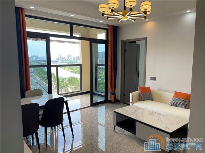 观湖佳苑朝南两室自住装修