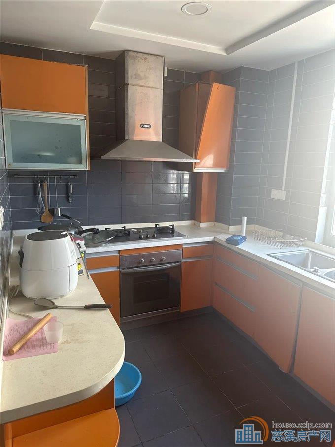 东方明珠城 LW位置 带双车位 欢迎联系