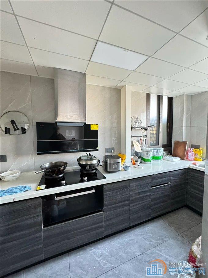 泊江府140平288万送2个车位精装修