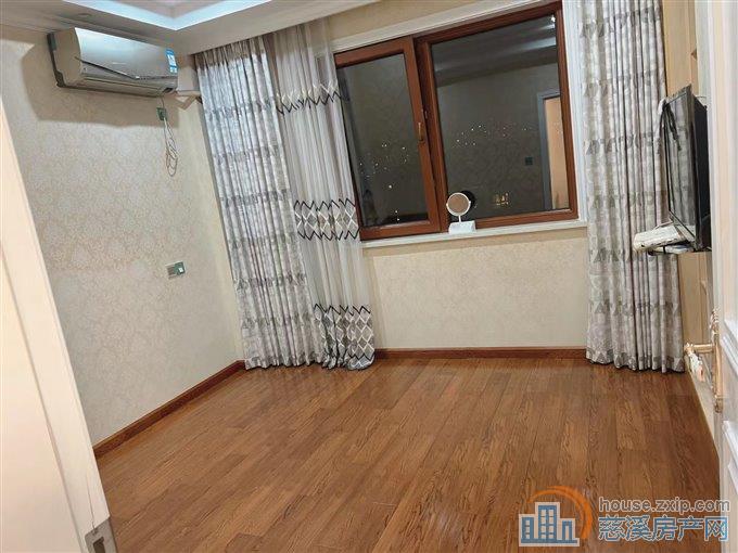 急卖 和润公寓 精装带车位 阳光书包房