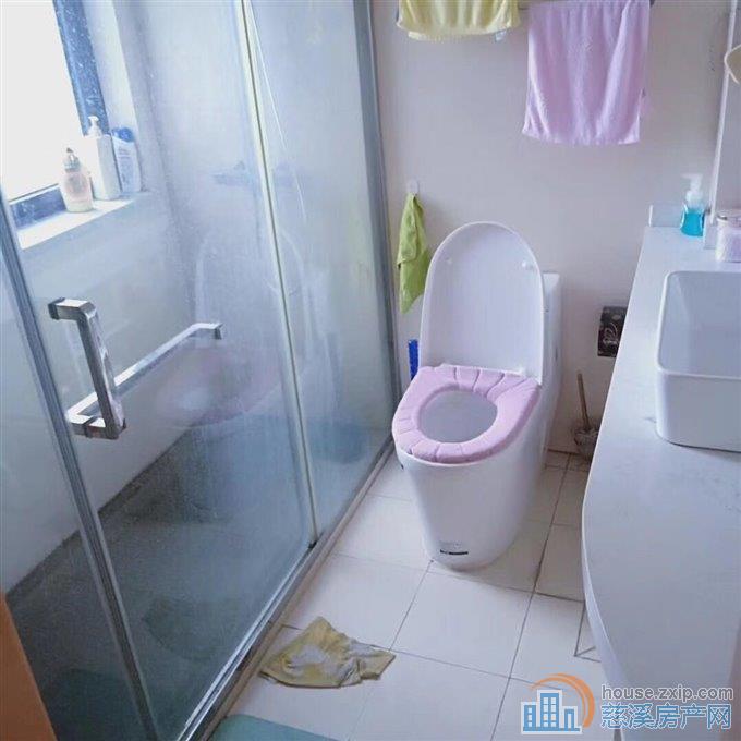 城西柏顿家园精装四室有车位2800元