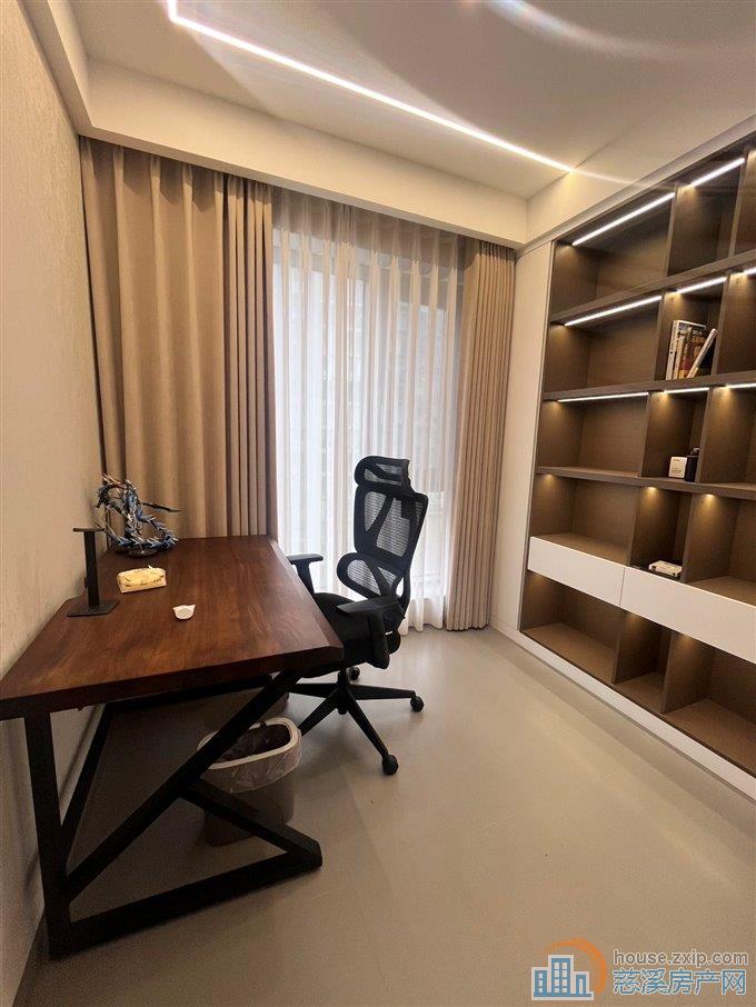 泊蔚里130平全新装修，带车位