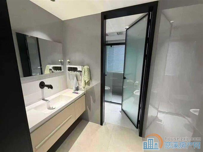 舜韵华庭3楼138平豪装送车库92.8万