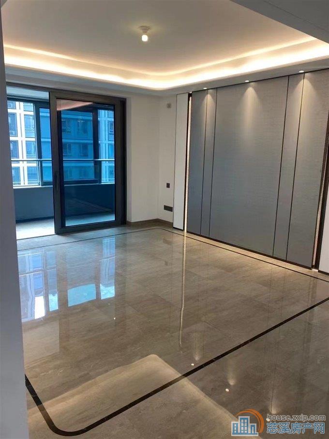 慈澜府一期洋房4楼143平精装修298万