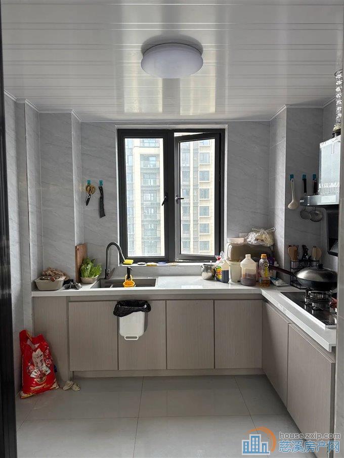   锦文佳苑   满2年 有车位杂物间