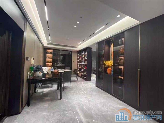 鸣北小区，152平+车位，豪装178万 