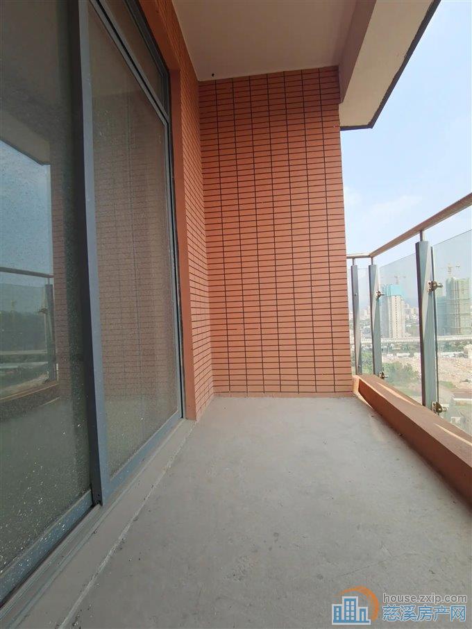 双和家苑 毛坯 90平方105万带车位