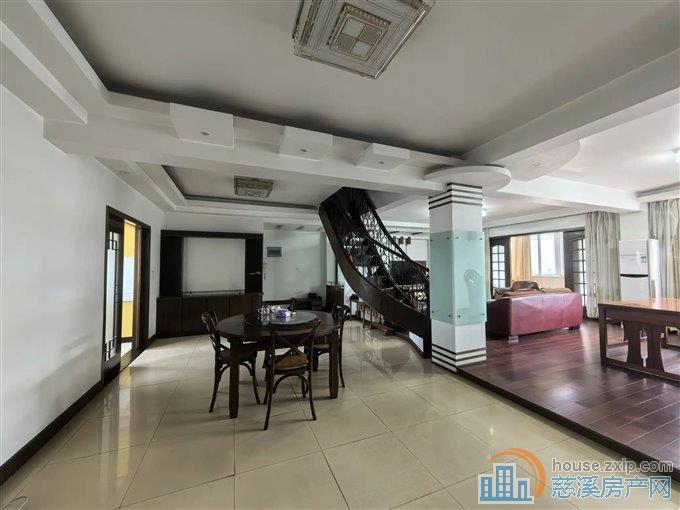 闻涛苑 215平 145万 复式