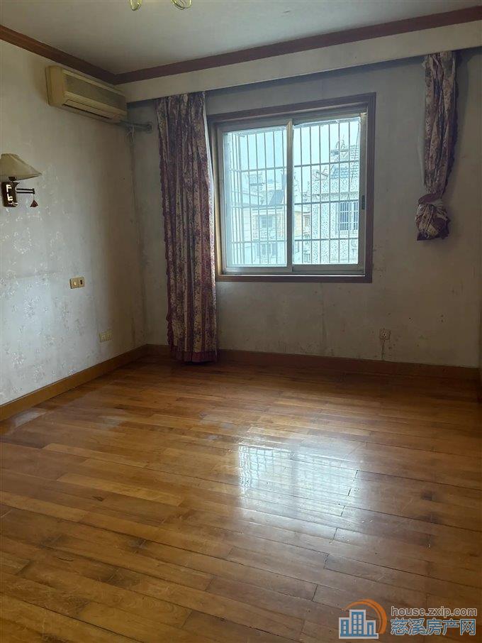 吉祥新村 简装150平方105万带车库