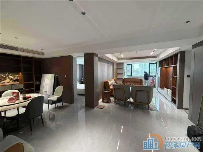 舜韵华庭3楼138平豪装送车库92.8万