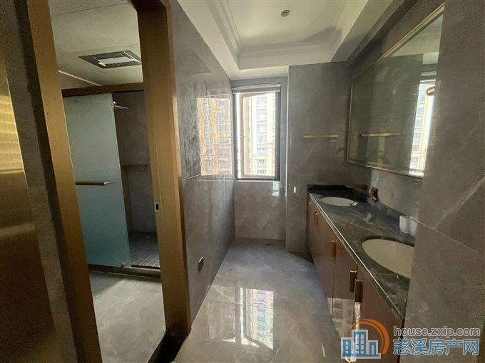 白金湾 精装修 316平 520万