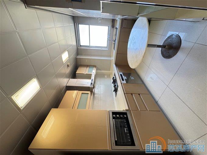 集贤斩中上层152平精装三室2800元 