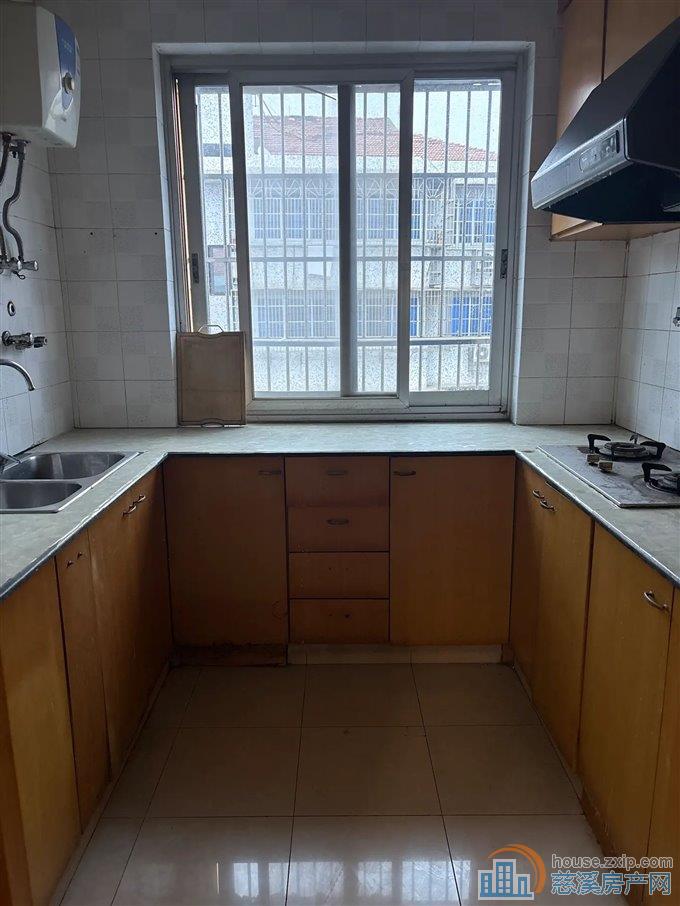 吉祥新村 简装150平方105万带车库