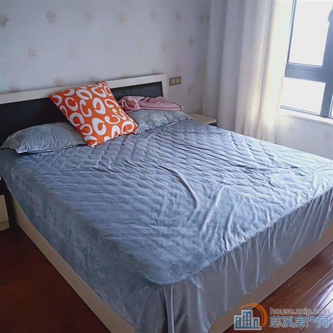 城西柏顿家园精装四室有车位2800元