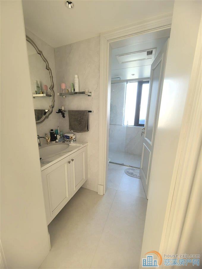 俯院江南洋房，豪华装修中间楼层278万